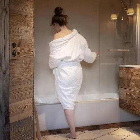 Les Cerises Jacuzzi, Sauna, Hammam, Cinema 코르동